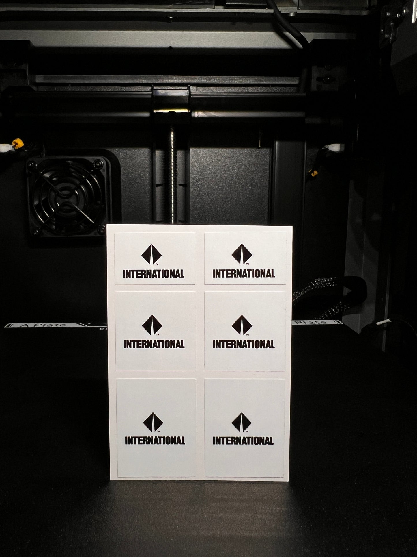 1/25 Oldschool International Black on White MudFlap