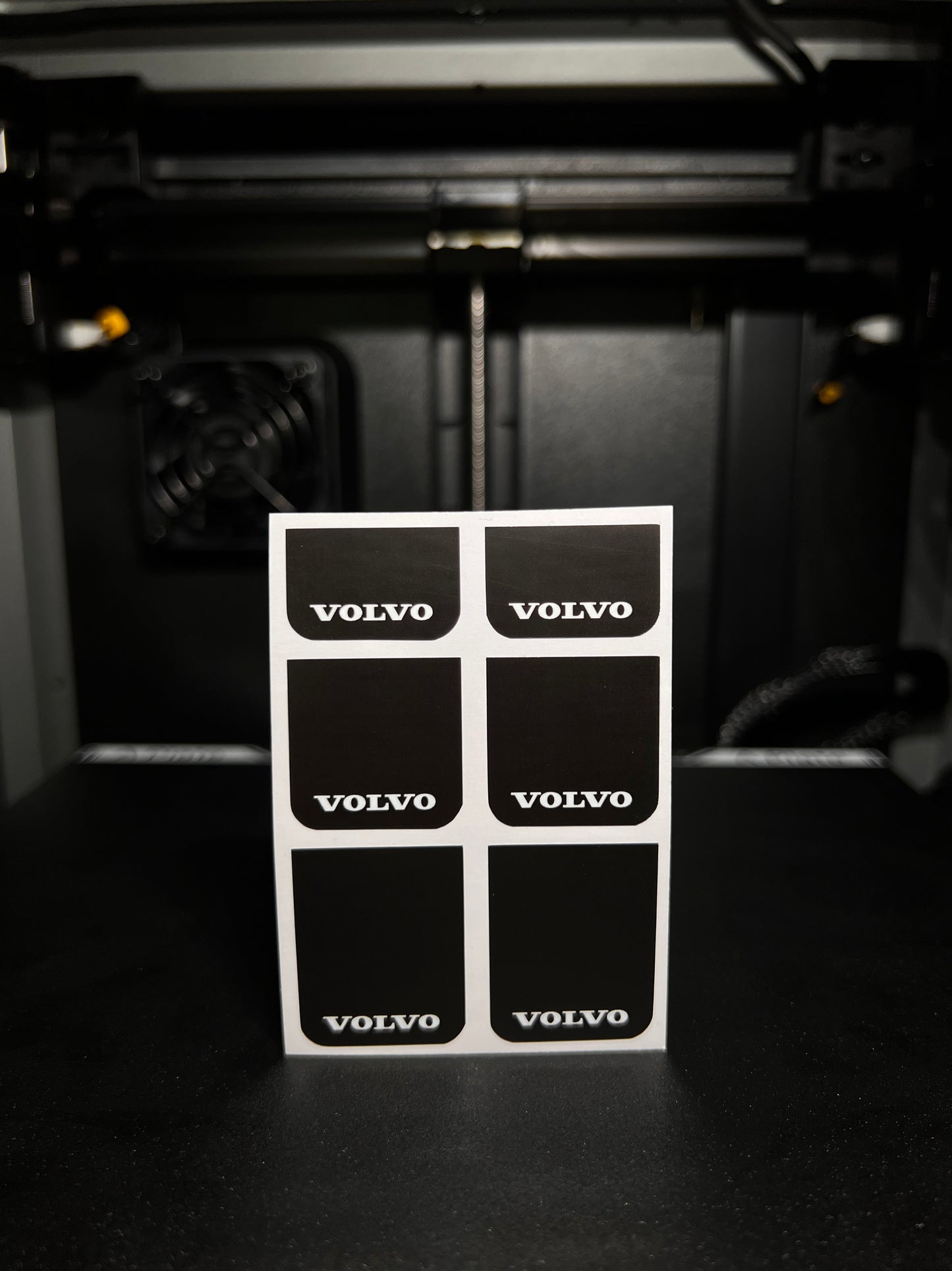 1/25 Volvo White on Black MudFlap