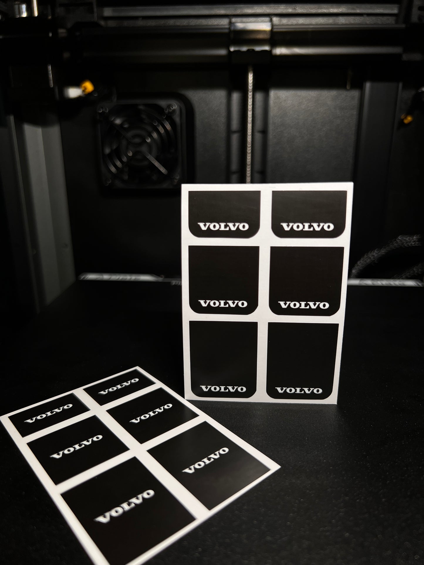 1/25 Volvo White on Black MudFlap