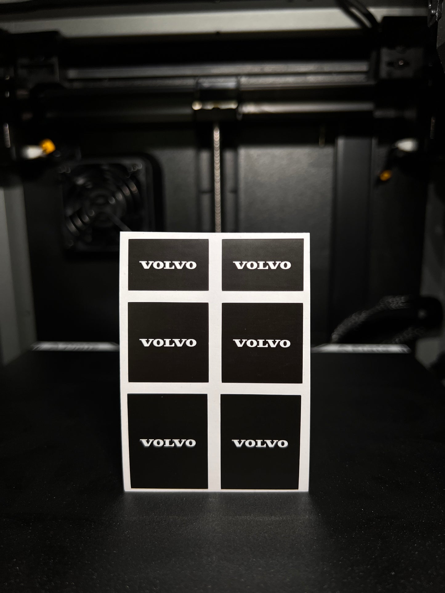 1/25 Volvo White on Black MudFlap