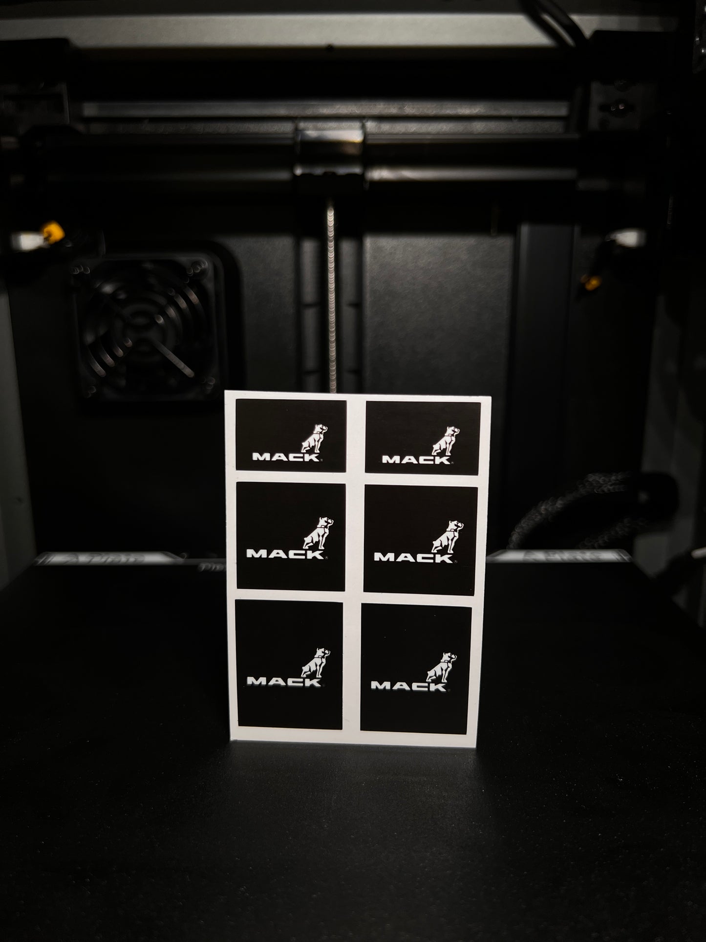 1/25 Mack on Black MudFlap
