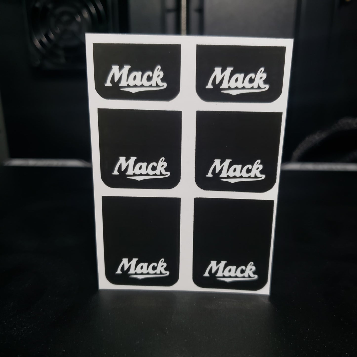 1/25 Old School Mack on Black