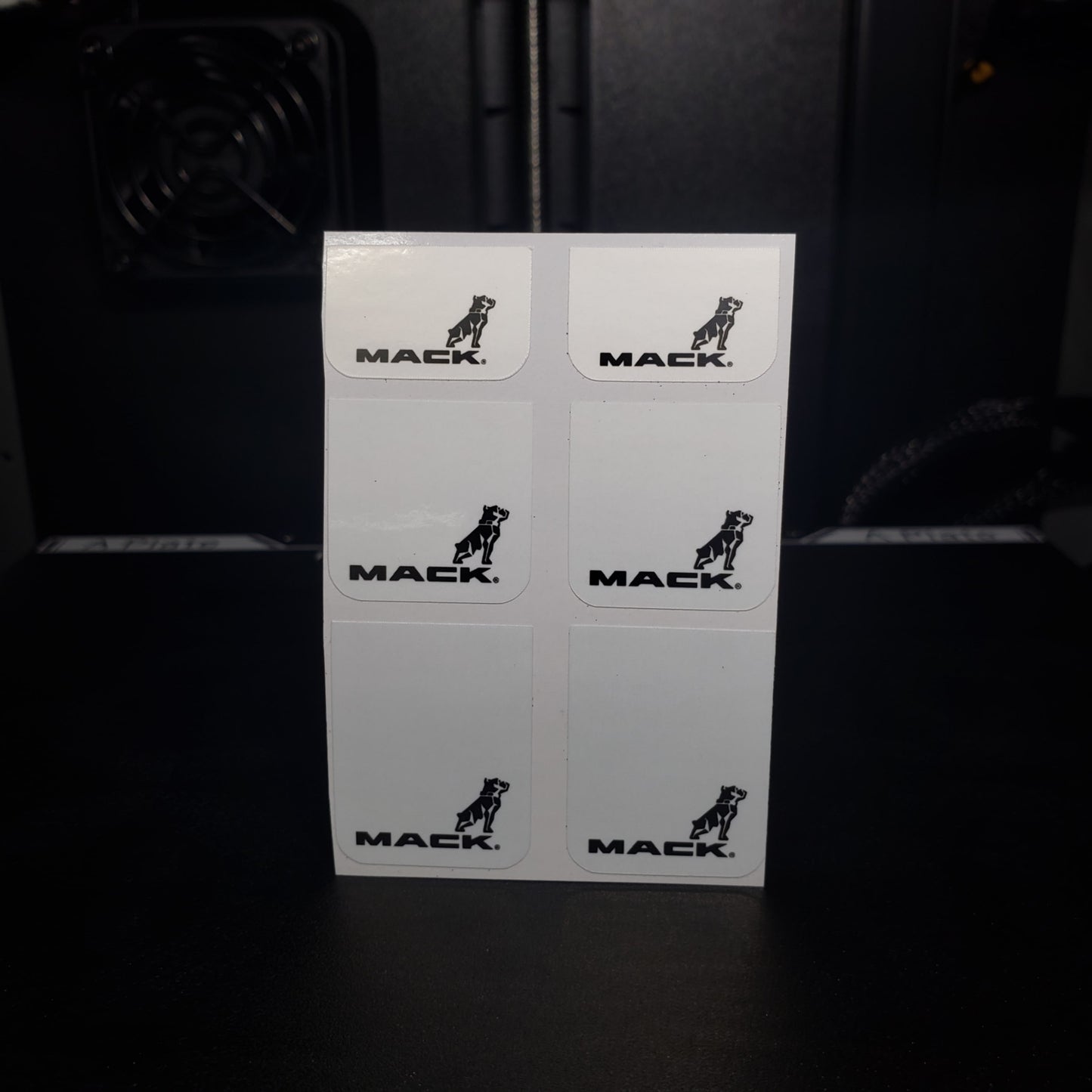 1/25 Mack on White MudFlap