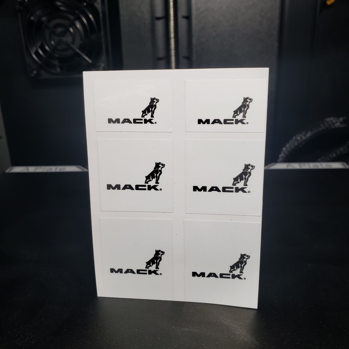 1/25 Mack on White MudFlap