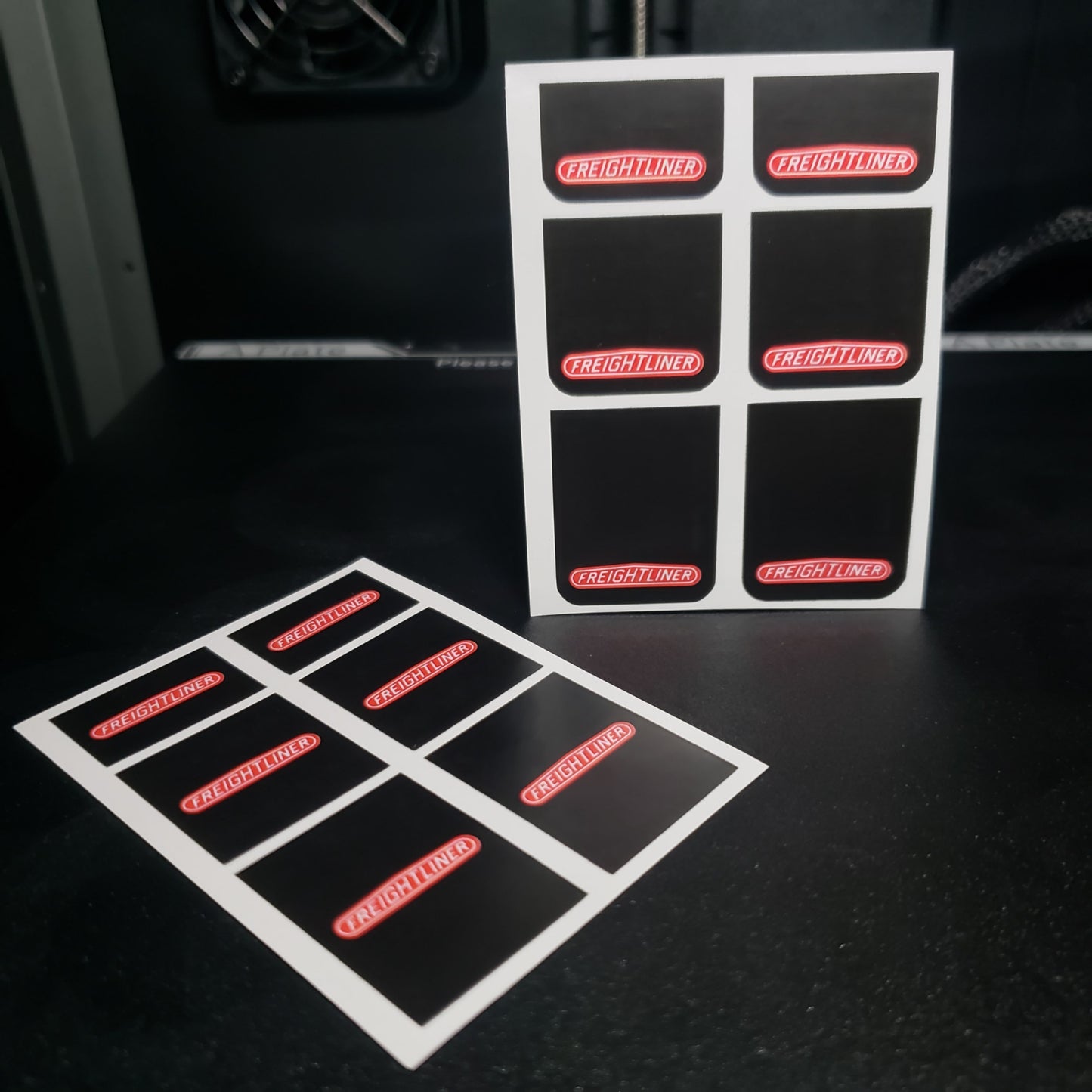 1/25 Freightliner Red on Black MudFlap